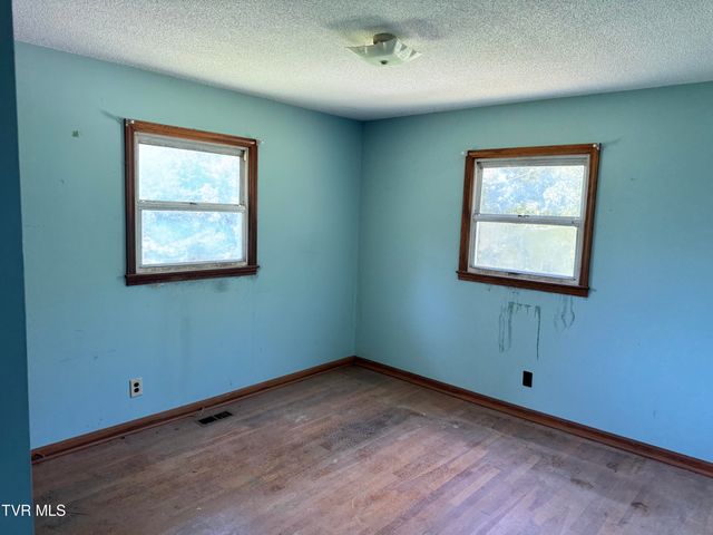 128 Dan Berry Hill Road, Elizabethton, TN 37643