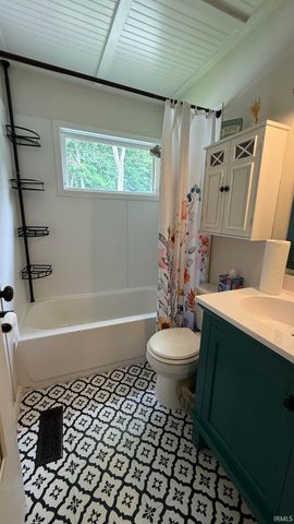 1424 S Pleasantview Drive, Yorktown, IN 47396