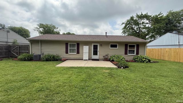 1424 S Pleasantview Drive, Yorktown, IN 47396