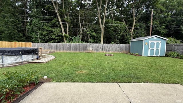 1424 S Pleasantview Drive, Yorktown, IN 47396