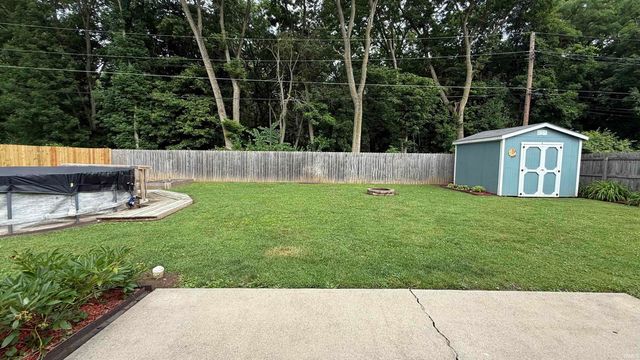 1424 S Pleasantview Drive, Yorktown, IN 47396