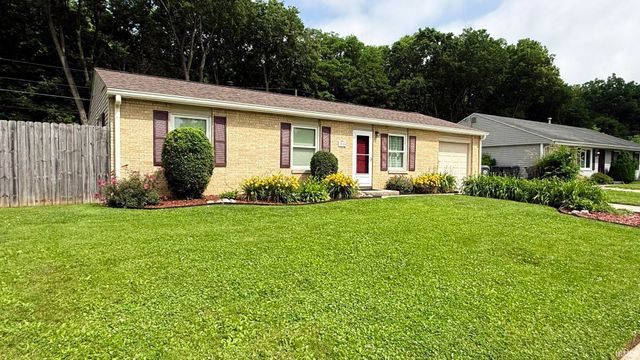 1424 S Pleasantview Drive, Yorktown, IN 47396