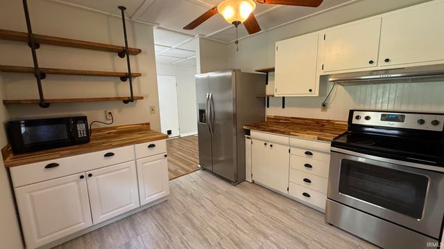 1424 S Pleasantview Drive, Yorktown, IN 47396