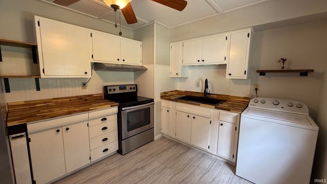 1424 S Pleasantview Drive, Yorktown, IN 47396