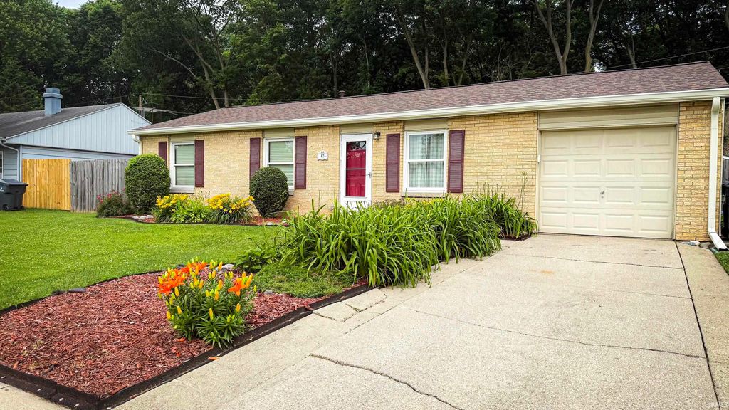 1424 S Pleasantview Drive, Yorktown, IN 47396