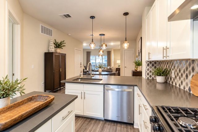 2827 Manor RD 2202, Austin, TX 78722
