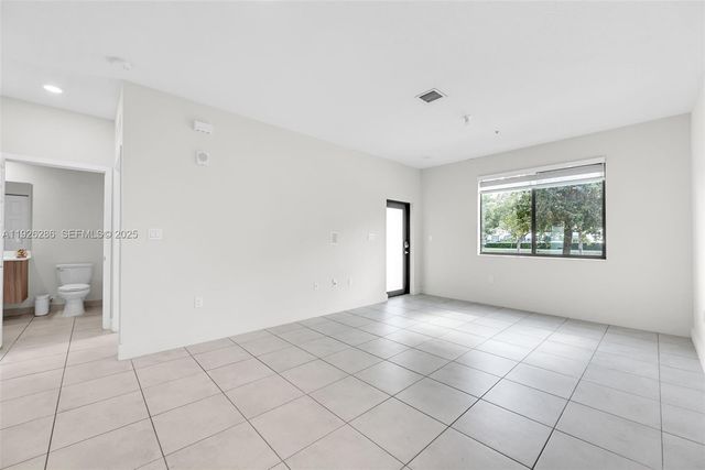 8301 NW 41st St B-102, Doral, FL 33166