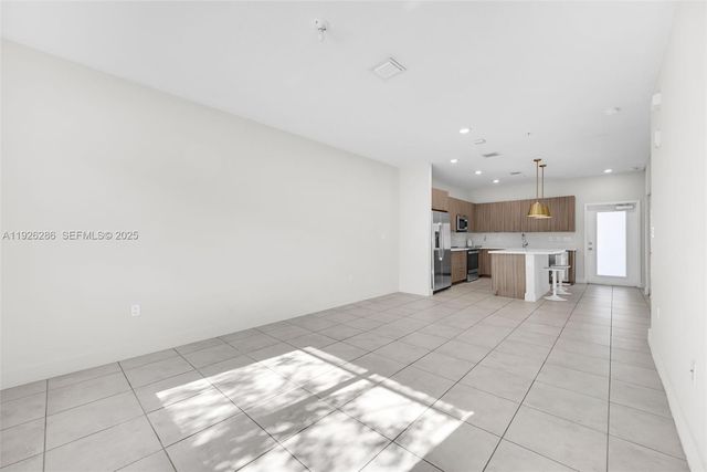 8301 NW 41st St B-102, Doral, FL 33166