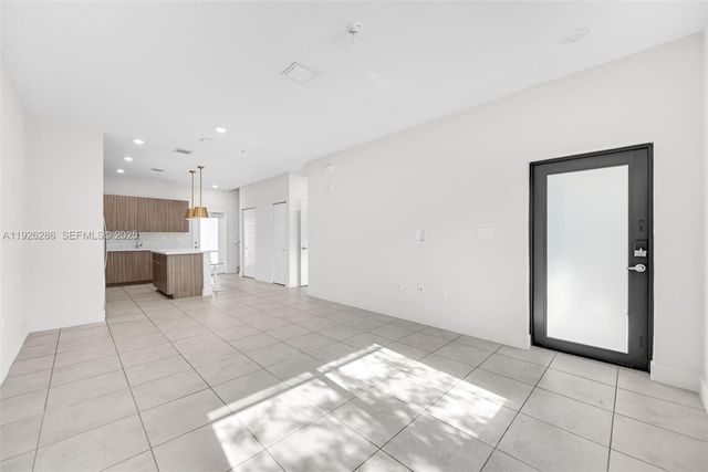 8301 NW 41st St B-102, Doral, FL 33166