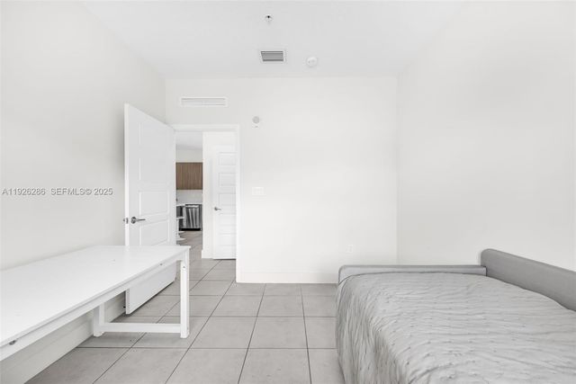 8301 NW 41st St B-102, Doral, FL 33166