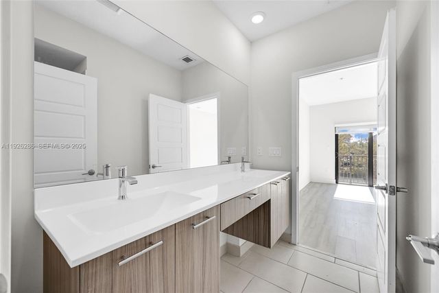 8301 NW 41st St B-102, Doral, FL 33166