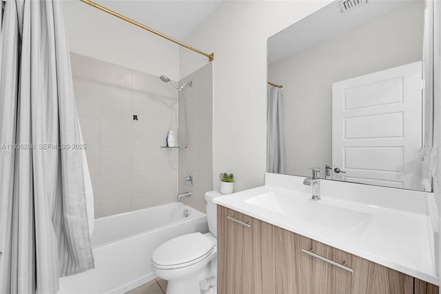 8301 NW 41st St B-102, Doral, FL 33166