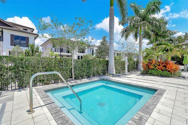 8301 NW 41st St B-102, Doral, FL 33166