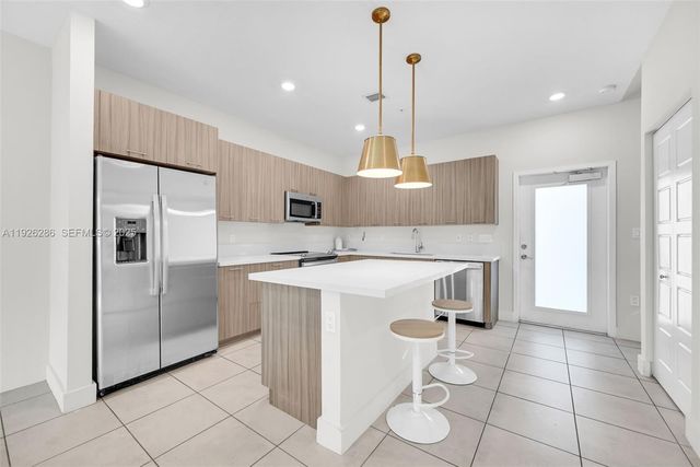 8301 NW 41st St B-102, Doral, FL 33166