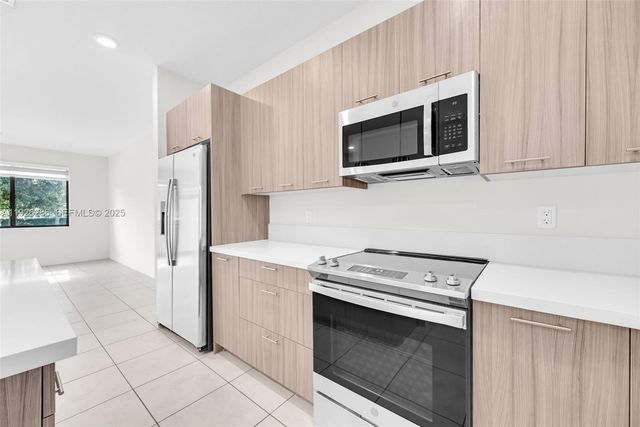 8301 NW 41st St B-102, Doral, FL 33166