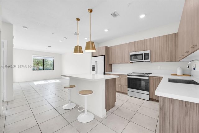 8301 NW 41st St B-102, Doral, FL 33166