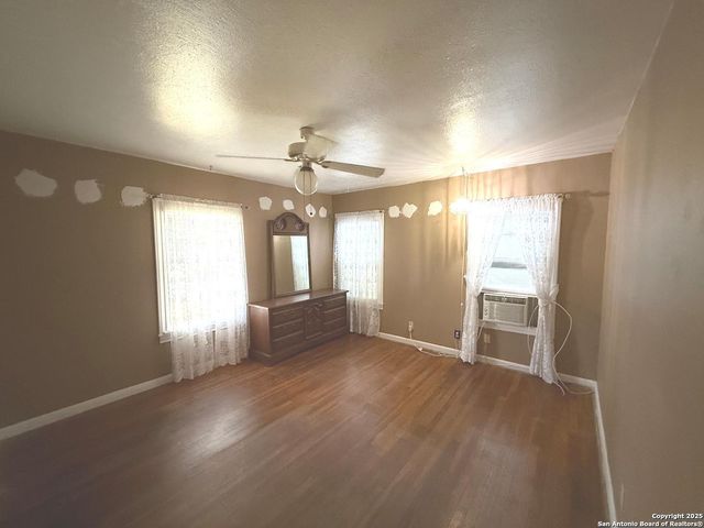 908 Gardina, San Antonio, TX 78201