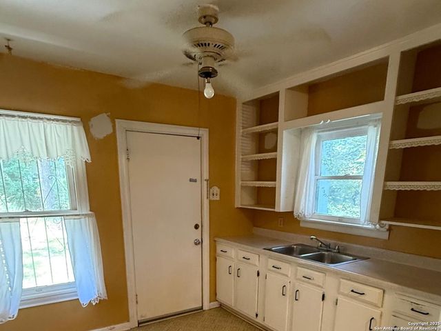 908 Gardina, San Antonio, TX 78201