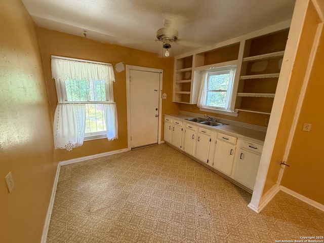 908 Gardina, San Antonio, TX 78201