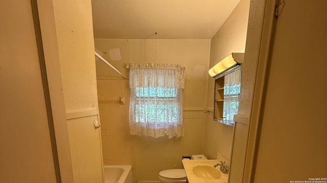 908 Gardina, San Antonio, TX 78201