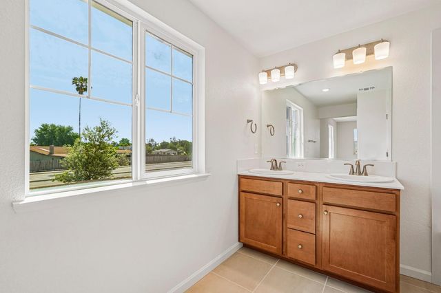 2460 Satin Leaf St, Lodi, CA 95242