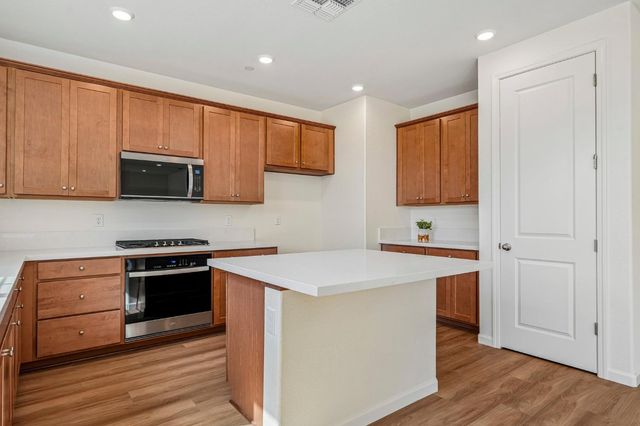 2460 Satin Leaf St, Lodi, CA 95242