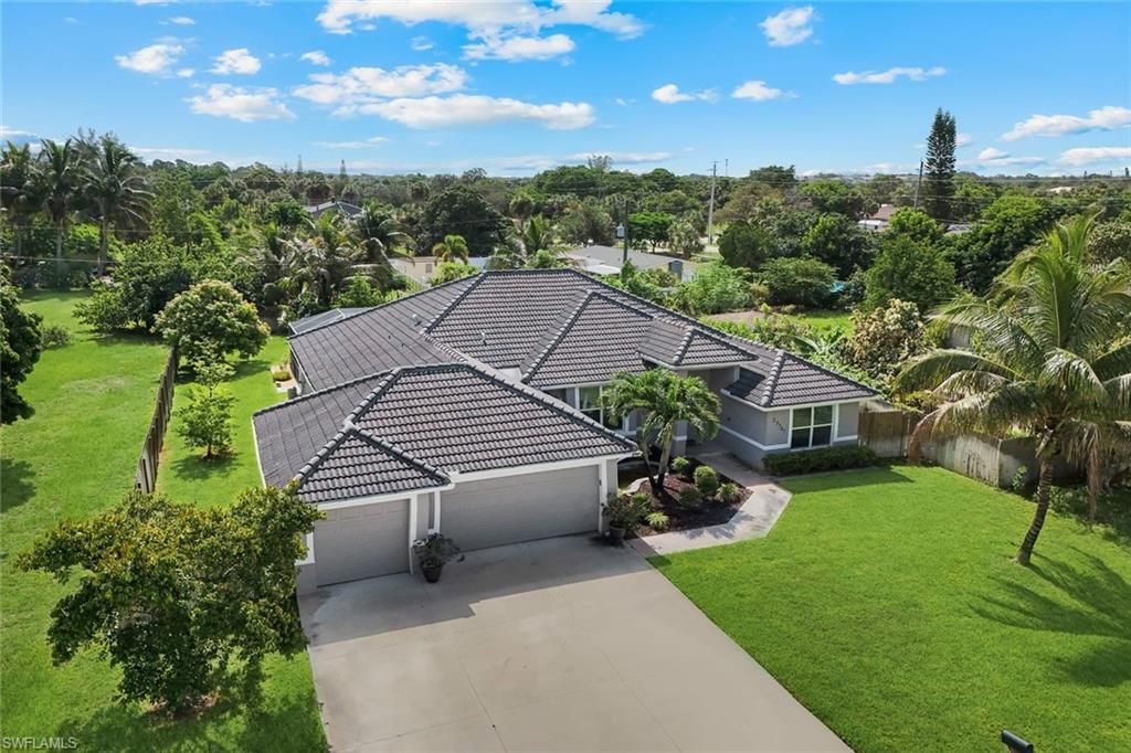 27741 Roslin PL, Bonita Springs, FL 34135