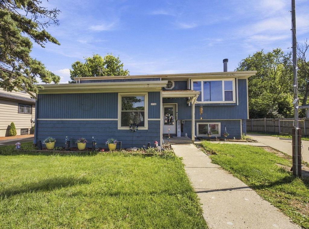 1336 S 92nd STREET, West Allis, WI 53214