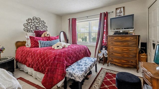 252 El Conquistador Pl, Louisville, KY 40220