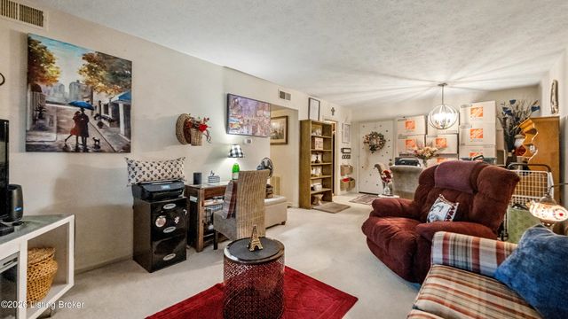 252 El Conquistador Pl, Louisville, KY 40220