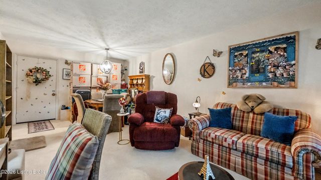 252 El Conquistador Pl, Louisville, KY 40220