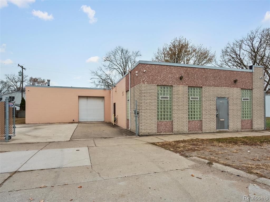 23409 Dequindre Road, Hazel Park, MI 48030