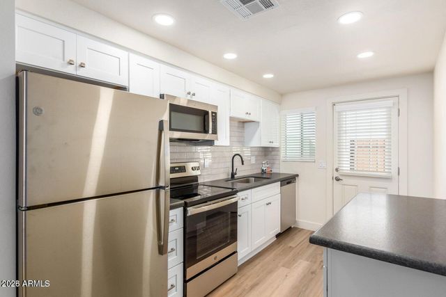 6049 W Laurie Lane Apt 5, Glendale, AZ 85302