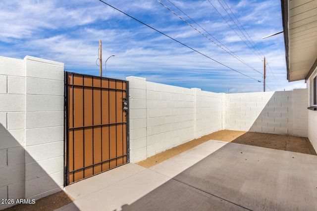 6049 W Laurie Lane Apt 5, Glendale, AZ 85302