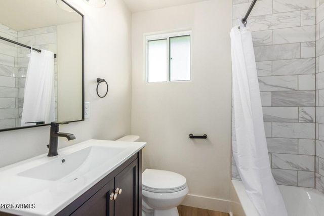 6049 W Laurie Lane Apt 5, Glendale, AZ 85302