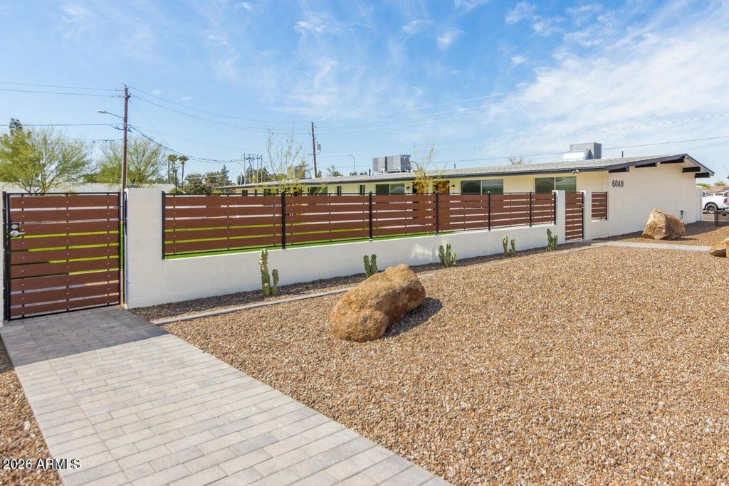 6049 W Laurie Lane Apt 5, Glendale, AZ 85302