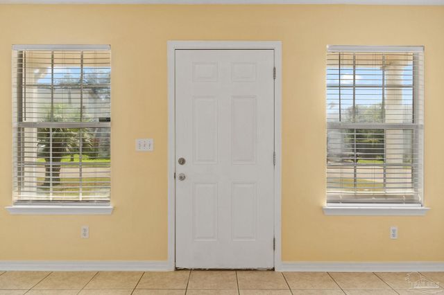 5245 Medina Rd, Pensacola, FL 32507