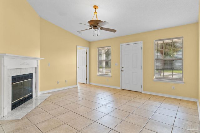5245 Medina Rd, Pensacola, FL 32507