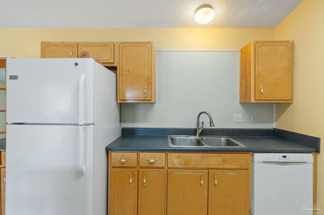 5245 Medina Rd, Pensacola, FL 32507