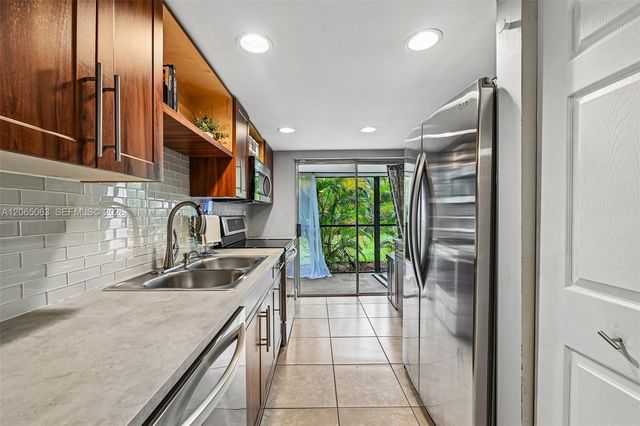 2830 Riverside Drive 103-3, Coral Springs, FL 33065