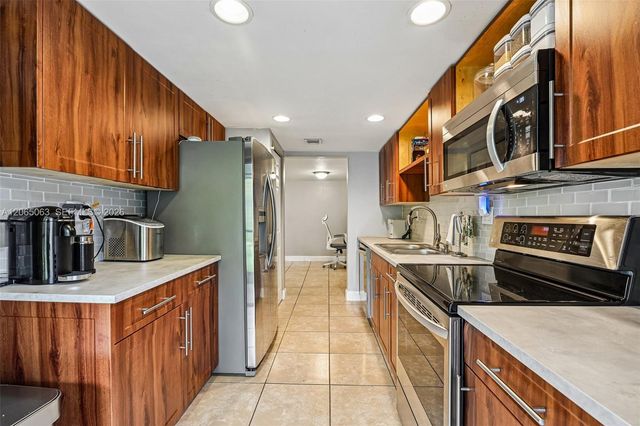 2830 Riverside Drive 103-3, Coral Springs, FL 33065