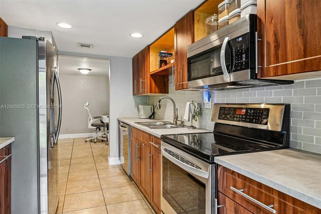 2830 Riverside Drive 103-3, Coral Springs, FL 33065