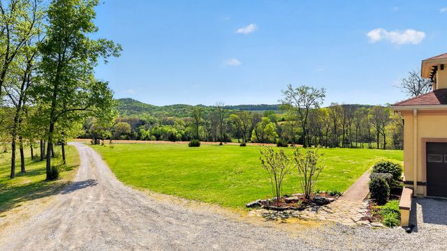 228 Weaver Rd, Lebanon, TN 37090
