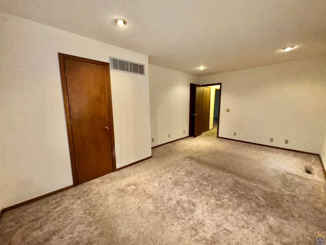 1038 SW Randolph AVE, Topeka, KS 66604