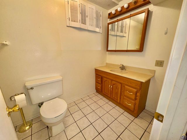 1038 SW Randolph AVE, Topeka, KS 66604