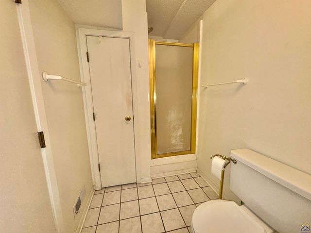 1038 SW Randolph AVE, Topeka, KS 66604