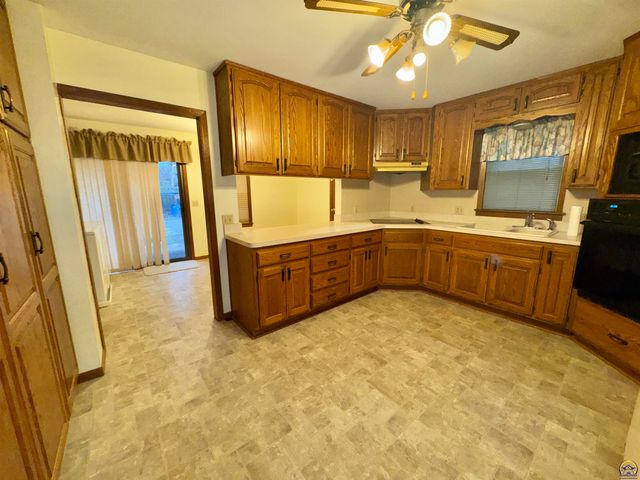 1038 SW Randolph AVE, Topeka, KS 66604