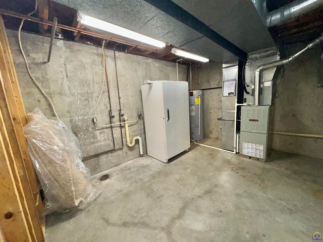 1038 SW Randolph AVE, Topeka, KS 66604