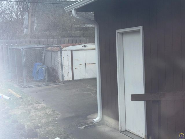 1038 SW Randolph AVE, Topeka, KS 66604