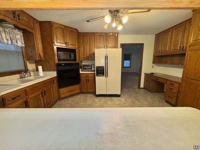 1038 SW Randolph AVE, Topeka, KS 66604